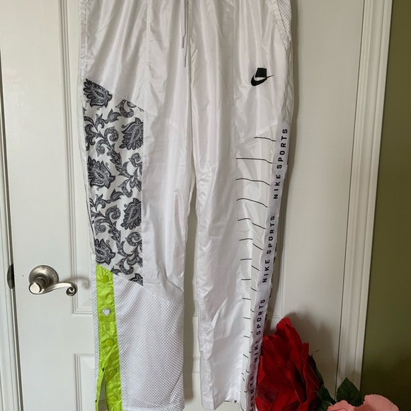 NIKE Womens Pants Medium EUC🌼 - Picture 6 of 8